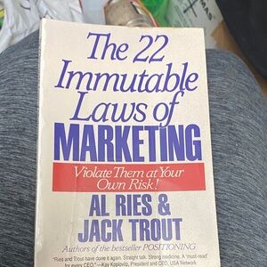 The 22 Immutable Laws of Marketing by Al Ries and Jack Trout - White Cover